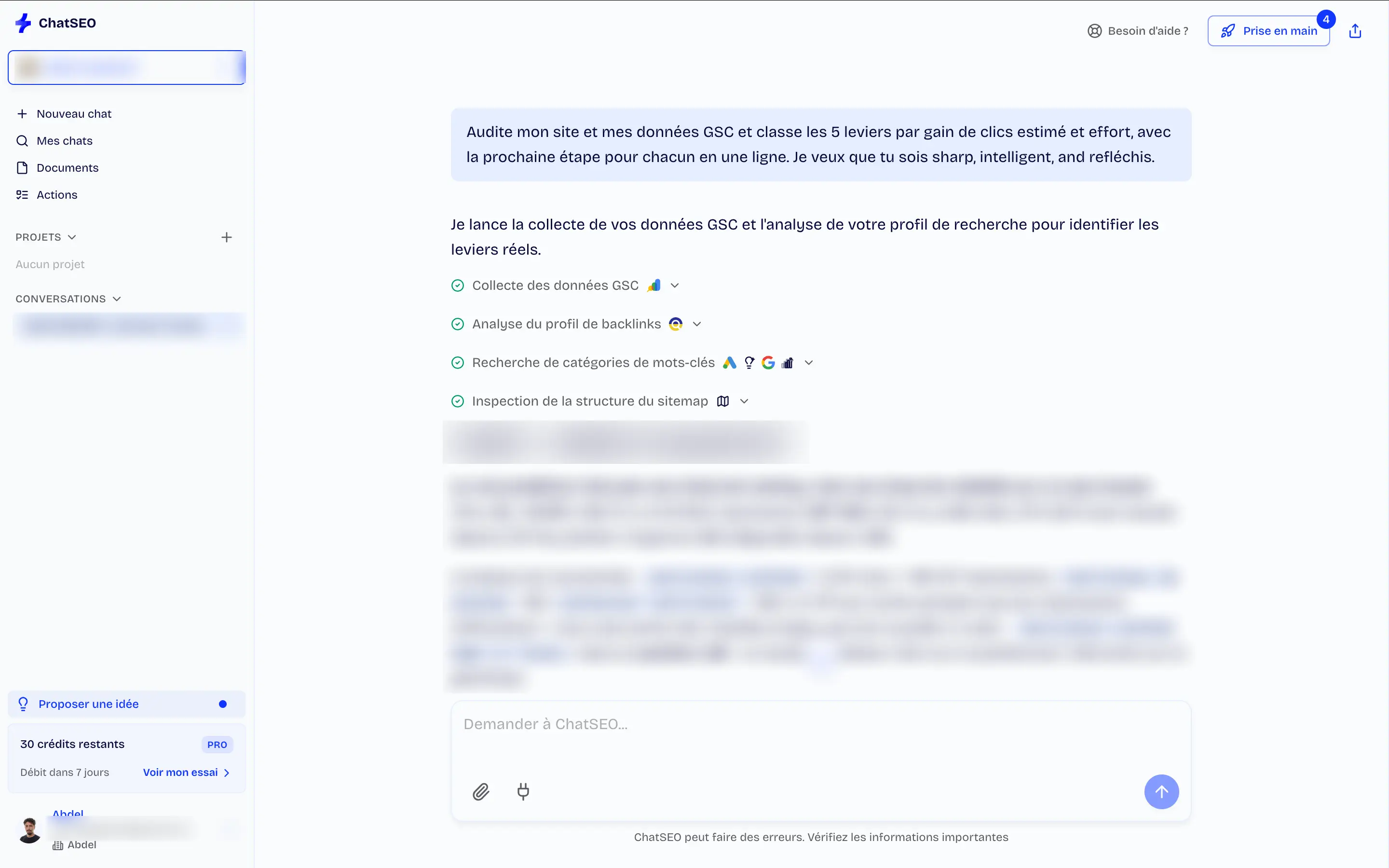 ChatSEO pendant un audit : le prompt, puis les étapes de collecte avec leurs sources de données (Search Console, backlinks, mots-clés, sitemap)
